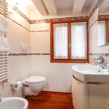 Glass House - Loft 2 Minutes To Rialto Bridge & View Venice Exterior photo