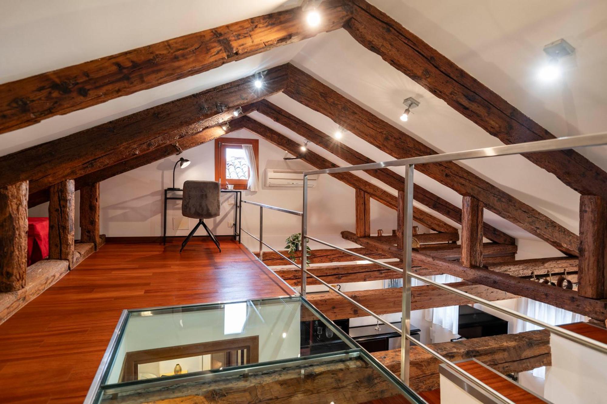 Glass House - Loft 2 Minutes To Rialto Bridge & View Appartement