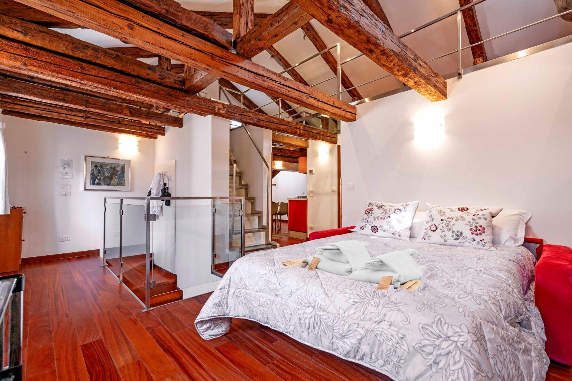 Glass House - Loft 2 Minutes To Rialto Bridge & View Appartement *